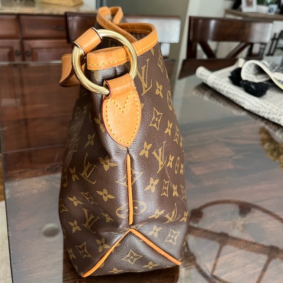 Authentic Louis Vuitton Monogrammed Bag - Large Tote - Picture 5 of 9